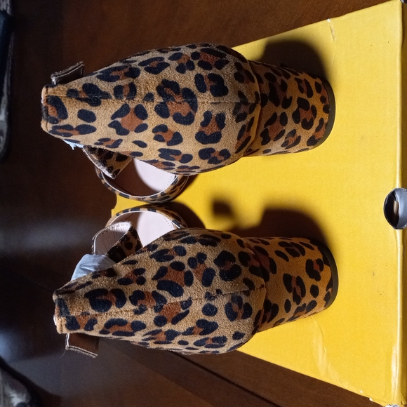 Womans Cheetah Print block heel with strap - Picture 6 of 6